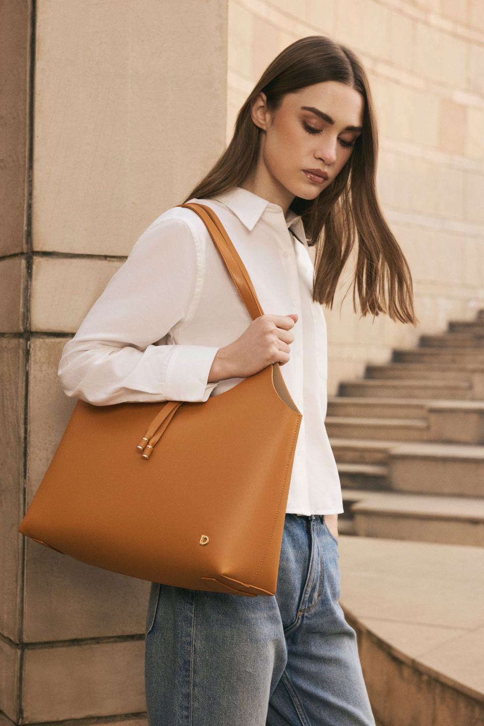 AUBREE LARGE TOTE BAG WITH TOGGLE CLOSURE