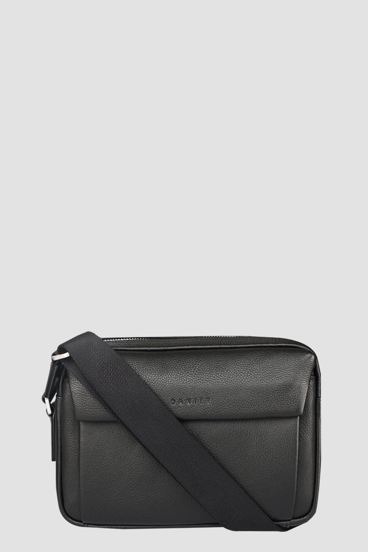 DARIUS Genuine Leather Messenger Bag – Danier